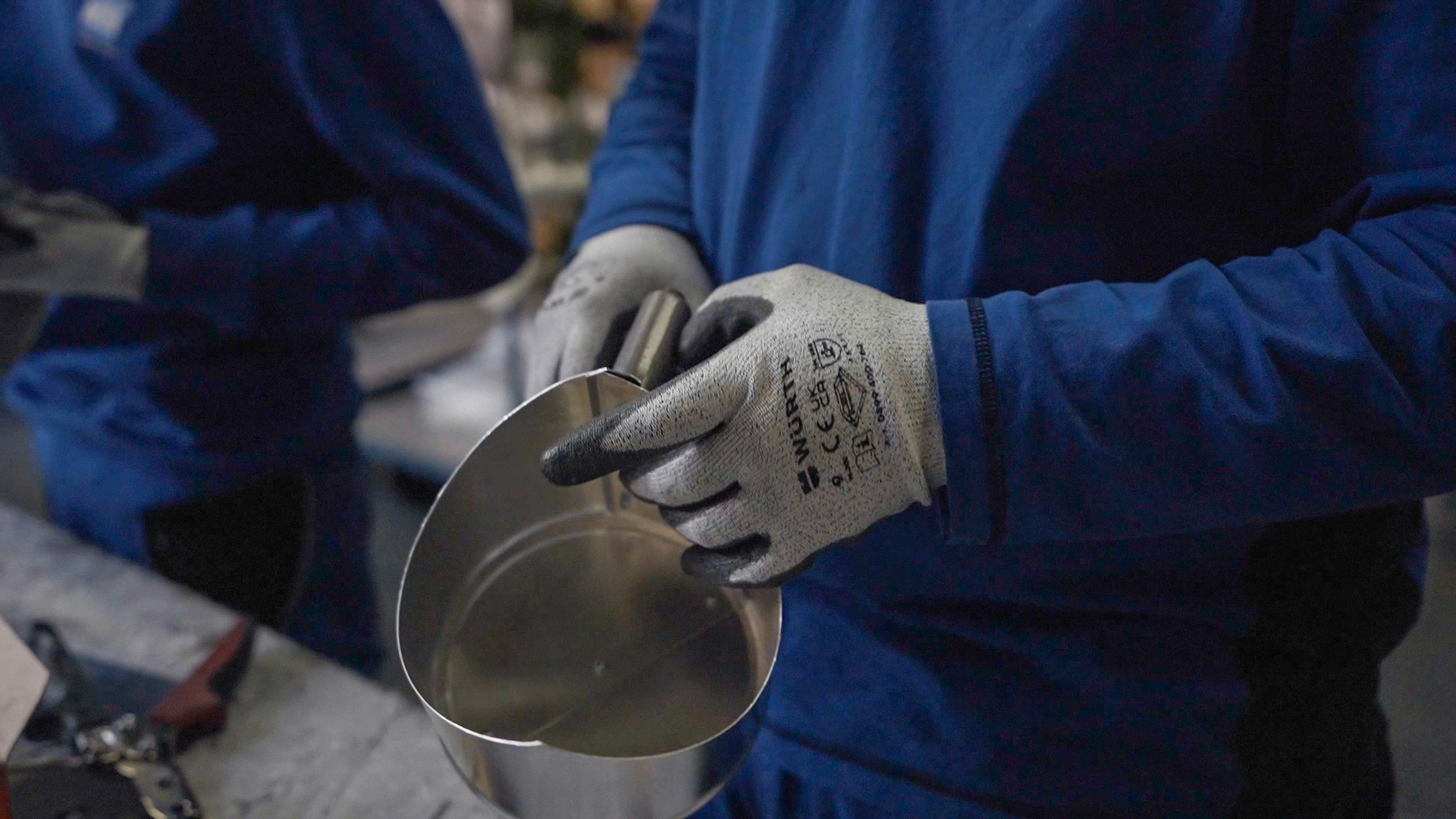 Isolierspengler bei der Arbeit